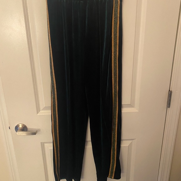 NWT Forever 21 Green Velvet Pants - Picture 5 of 5